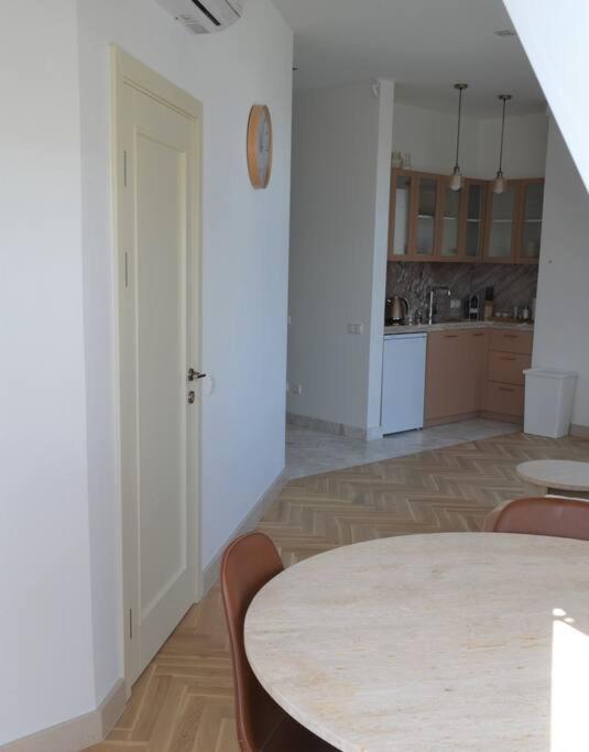 Luxury With A Balcony And View In Old Town Apartamento